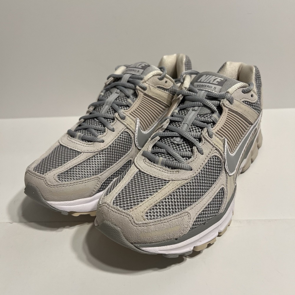 NIKE ZOOM VOMERO 5 SIZE 10.5 MENS BRAND NEW WITH BOX
